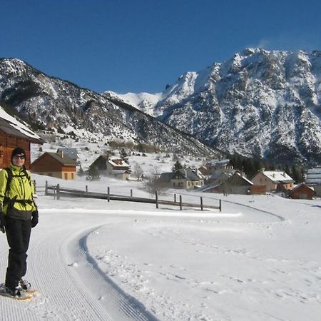 Le Barlet23 Pers Hameau Des Chazals Nevache Hautes Alpes Bagian luar foto