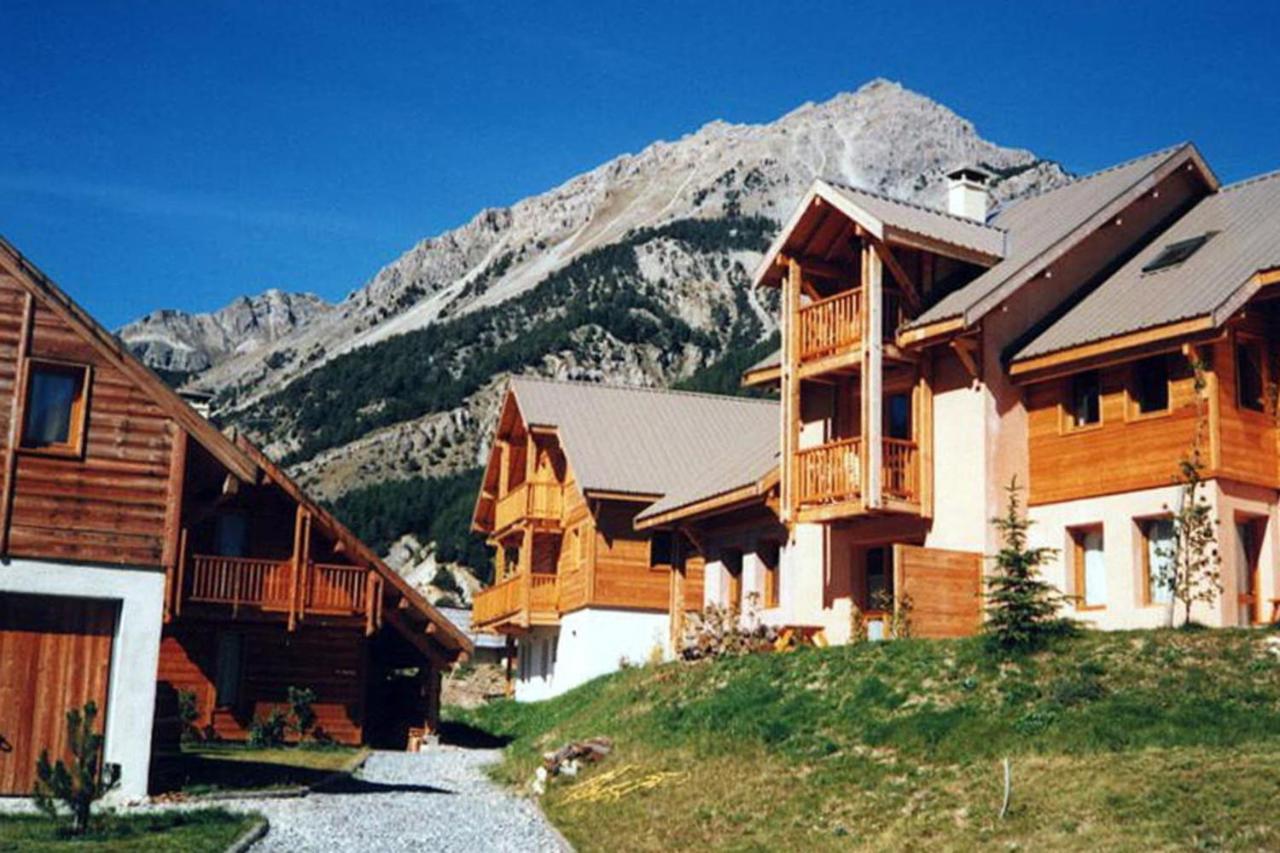 Le Barlet23 Pers Hameau Des Chazals Nevache Hautes Alpes Bagian luar foto