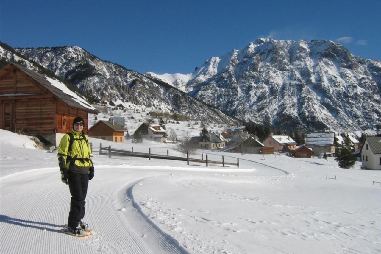 Le Barlet23 Pers Hameau Des Chazals Nevache Hautes Alpes Bagian luar foto
